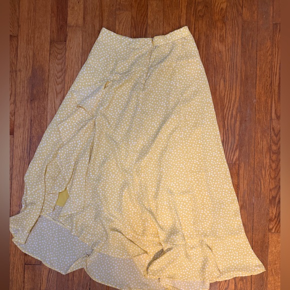 ❤️Lulus Cute Yellow Polkadot Ruffle Skirt - Picture 4 of 7